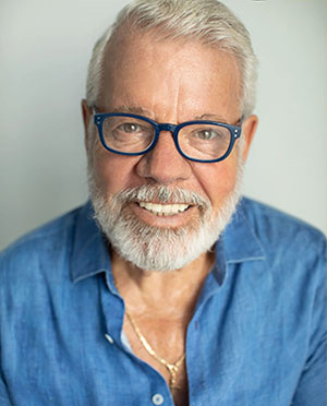 Portrait of author Dieter Schaede.